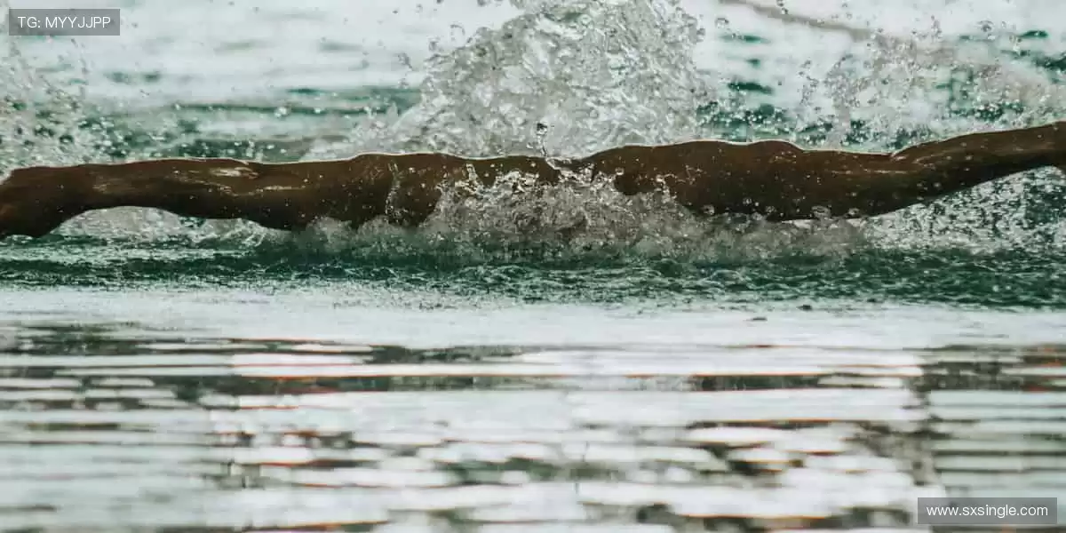 🎁限量周边,把赛场激情带回家!